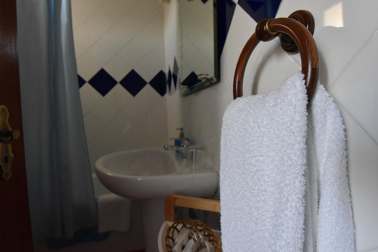 Bathroom 2, Monte das Galhanas, Alandroal