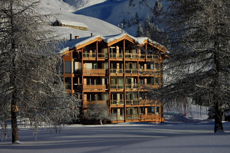 Exterior & Views 2, Royal B26, Raron
