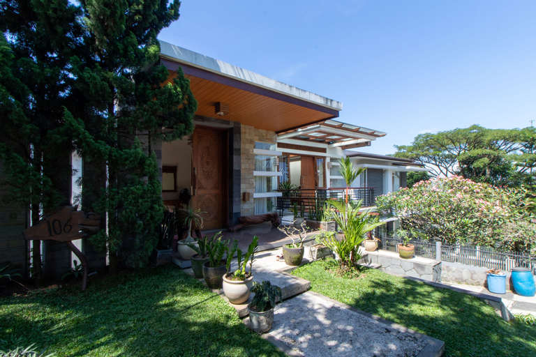 De Reiz Villa Meily Syariah 4BR  Private Pool Family Only, Bandung
