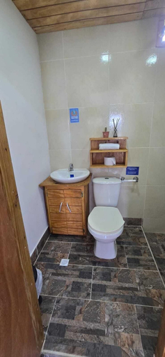Bathroom 3, Posada Aleeny, Providencia