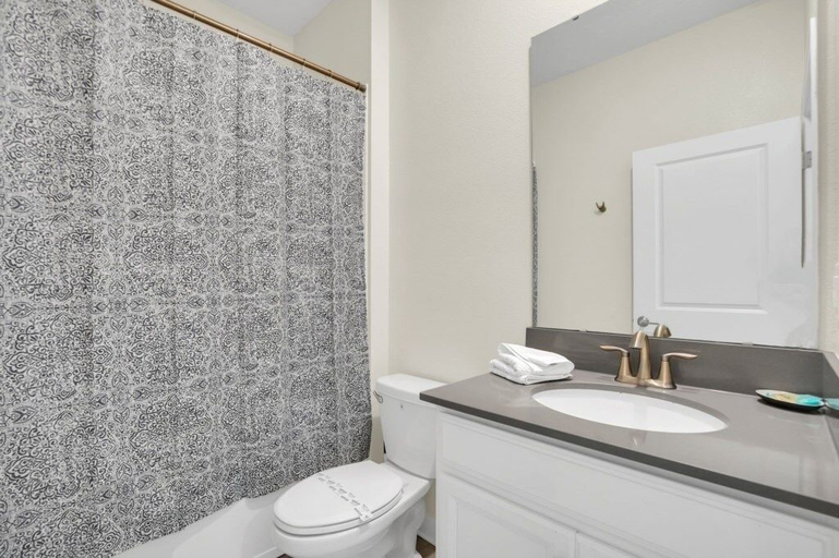 Bathroom 3, 2775book 5 Bedroom Villa, Osceola