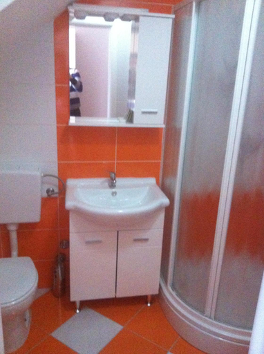 Bathroom 2, Lugarnica, Zagreb