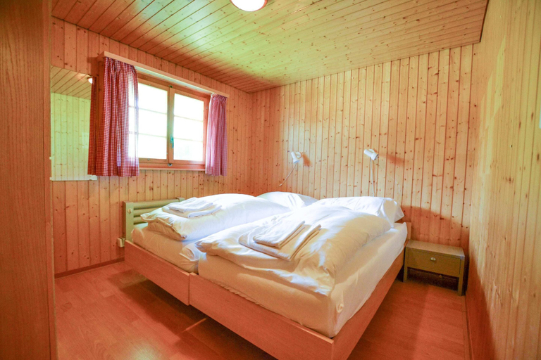 Bedroom 1, Chalet Castellani, Goms