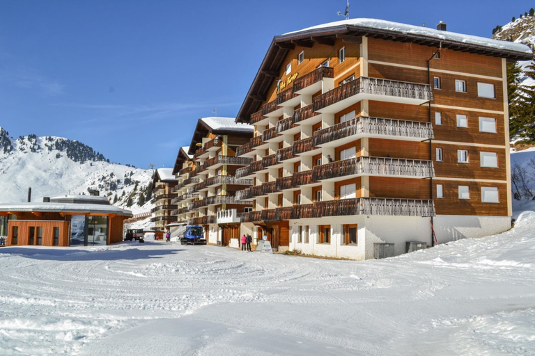 Exterior & Views 2, Hollandia, Raron