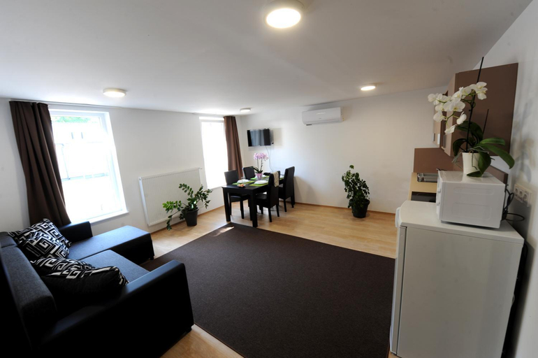 Others 5, Tiszaliget Apartman es Szallo, Szolnok