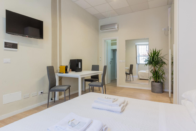 Others 2, Center Rooms, Piacenza
