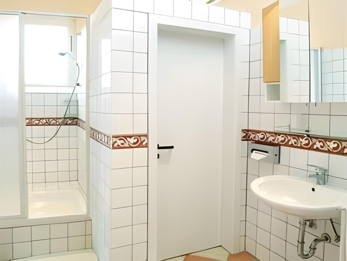 Bathroom 3, Hotel Grutering, Recklinghausen