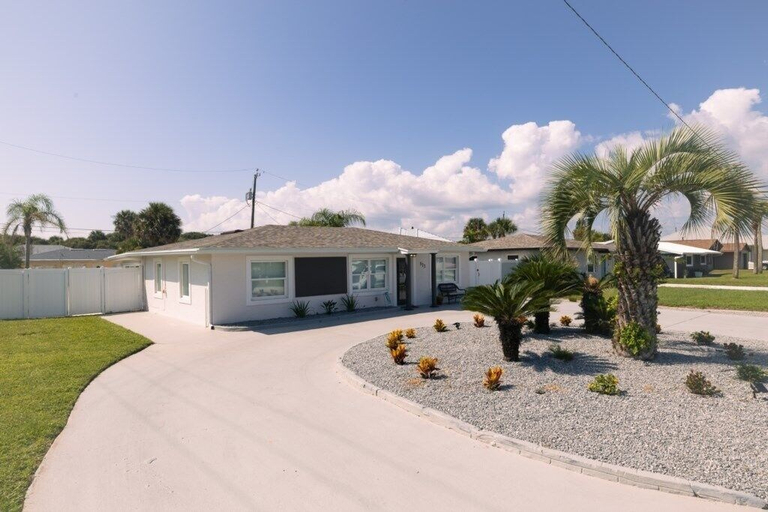 Exterior & Views 2, 813 E 6th Ave 3 Bedroom Home by RedAwning, Volusia
