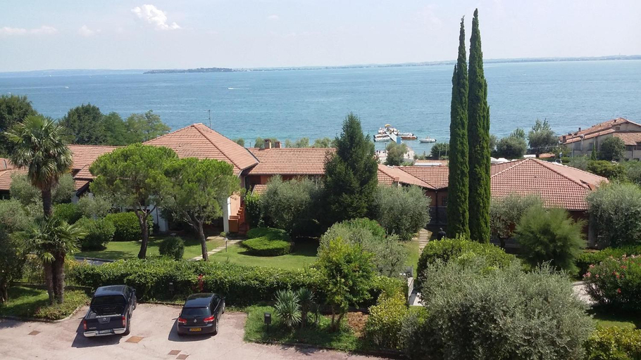 Others 5, Hotel Du Lac, Brescia