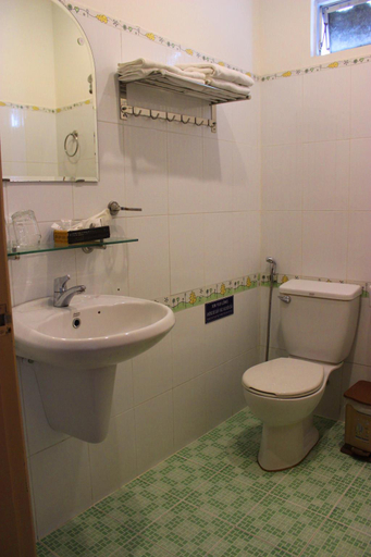 Bathroom 5, Little Nha Trang Hotel, Nha Trang