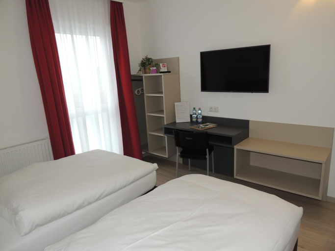 Others 5, AVIA Motel Bisamberg, Korneuburg