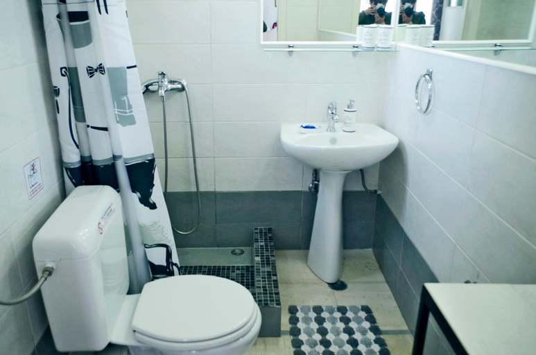 Bathroom 3, MK Apartment, Attica