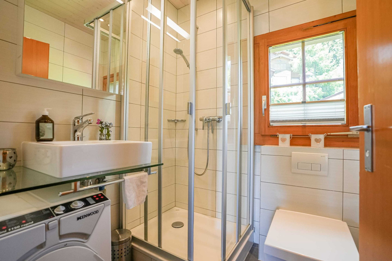 Bathroom, Don Giovanni, Raron