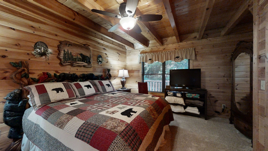 Bedroom 2, Wuzzy's Flophouse 2 Bedroom Cabin by RedAwning, Sevier