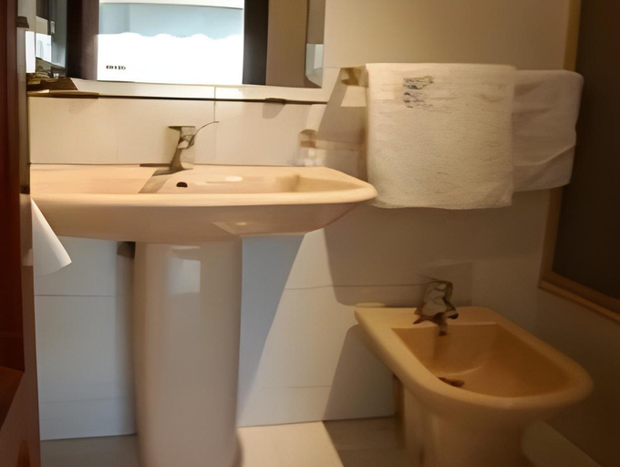 Bathroom 3, Hotel Cristal 1, A Coruña