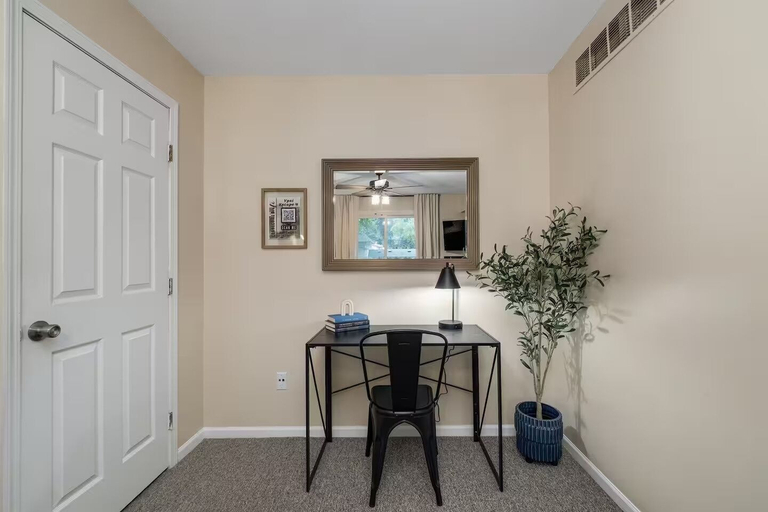 Others 5, Chic Remodeled Retreat Near Emu: Easy Commute 2 Bedroom Apts, Washtenaw