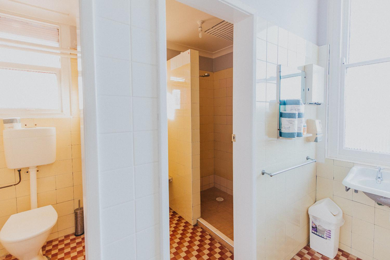 Bathroom 5, Duke of Wellington Hotel, Newcastle - Throsby