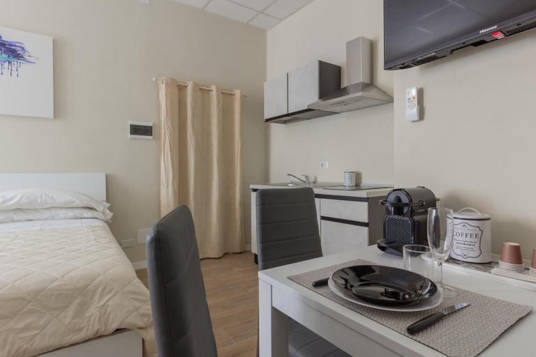 Others 5, Center Rooms, Piacenza