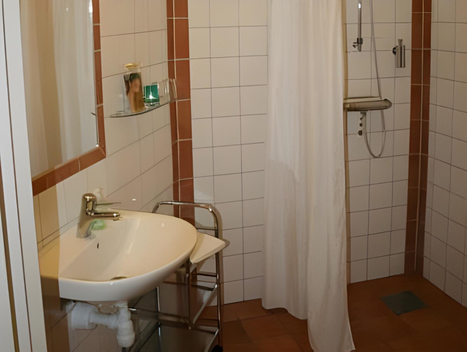 Bathroom 2, Orums Nygard Gardshotell, Ystad