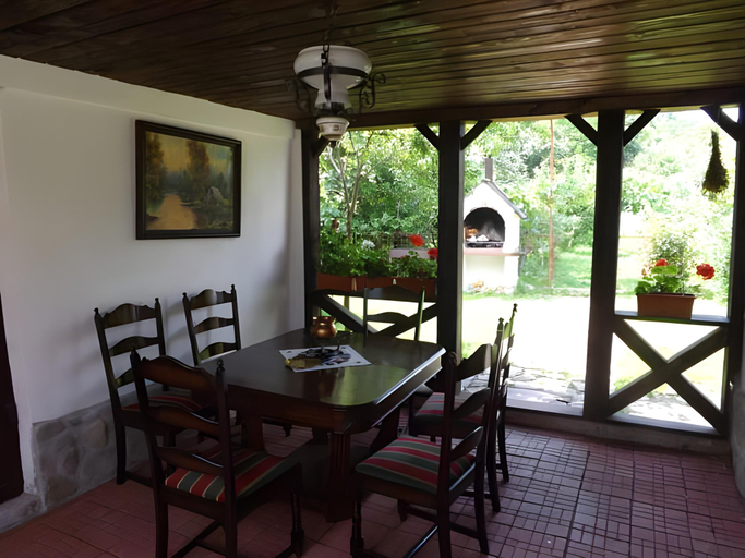 Others 5, Casa Veche, Maldaresti