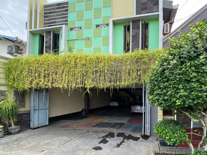 Exterior & Views 2, Rumah Singgah Anggrek Syariah RedPartner, Probolinggo