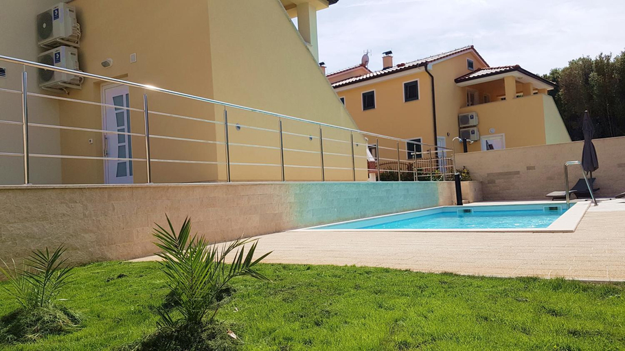 Others 5, Villas Simag, Medulin
