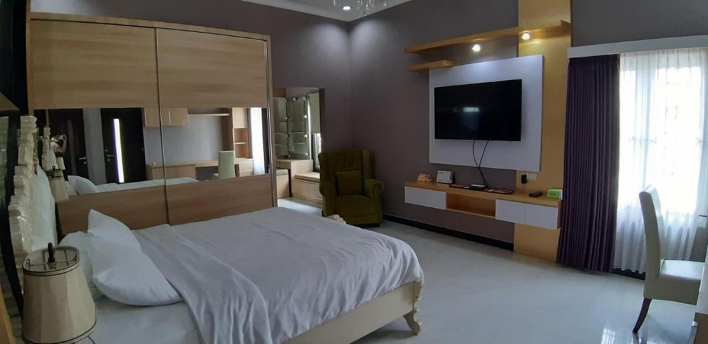 Bedroom 12