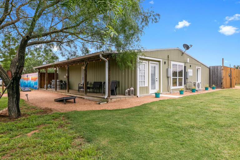 Exterior & Views 1, Willie the Modern Tiny Home w/Hot-tub & FireTable, Gillespie