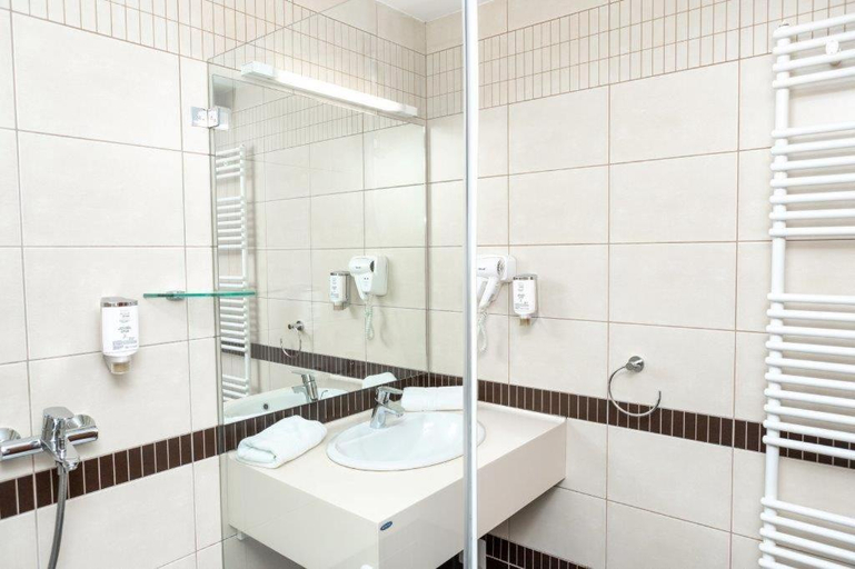 Bathroom 3, Hotel Danubia Park, Veliko Gradište