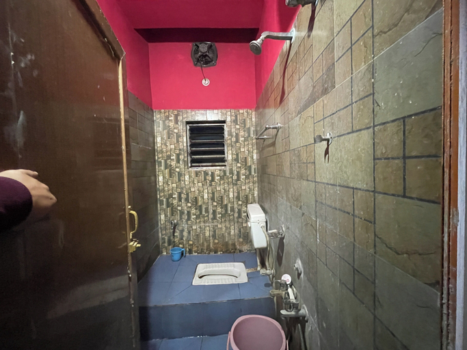 Bathroom 4, Hotel Nondikeshore, Lakhimpur