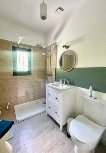Bathroom, LES CISTES, Bouches-du-Rhône
