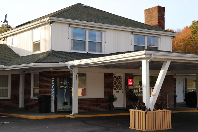 Others 3, Elite Inn Moosup, Windham