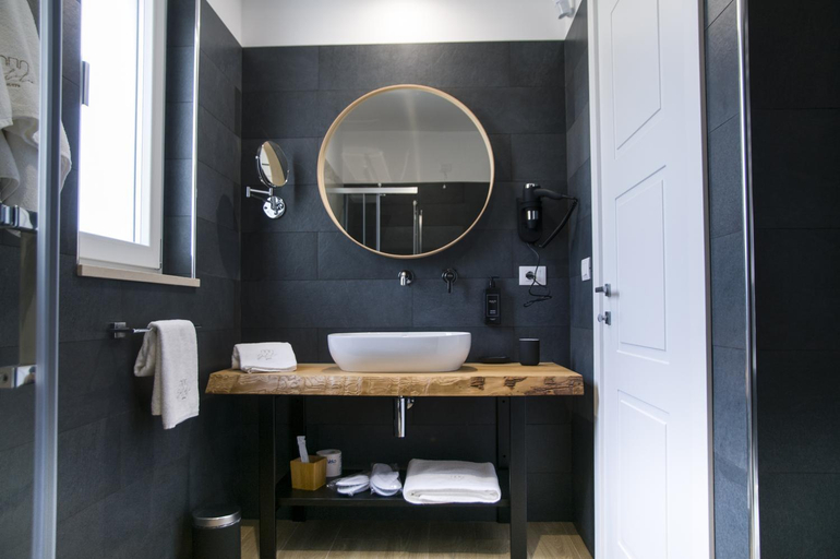 Bathroom 2, Galileo Suite, Barletta-Andria-Trani