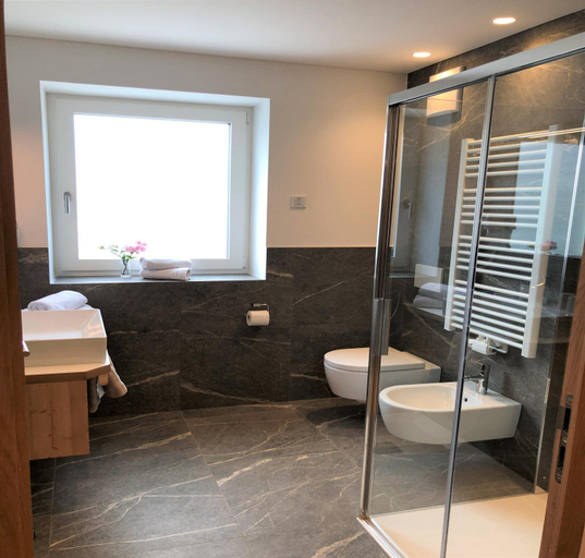 Bathroom 2, B&B Obermair, Bolzano
