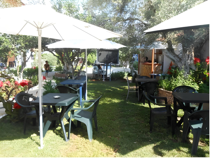 Food & Drinks 3, Yard Paradise Rooms, Vlorës