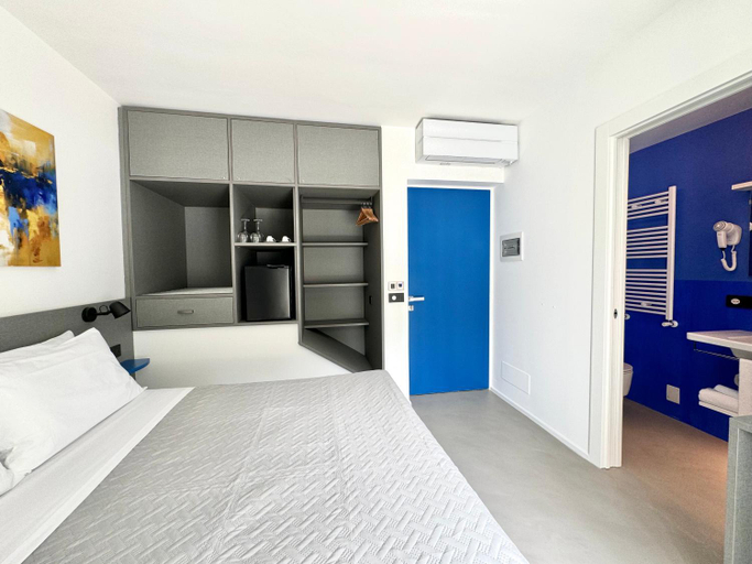 Others 5, A&A Rooms, Napoli