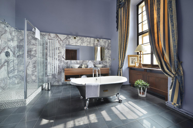 Bathroom 4, Chateau Loucen Garden Retreat, Nymburk
