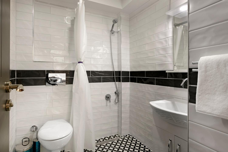 Bathroom 4, Marvida Happy Suites, Antalya