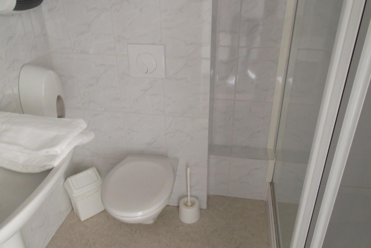 Bathroom, Le Baudilois, Tarn