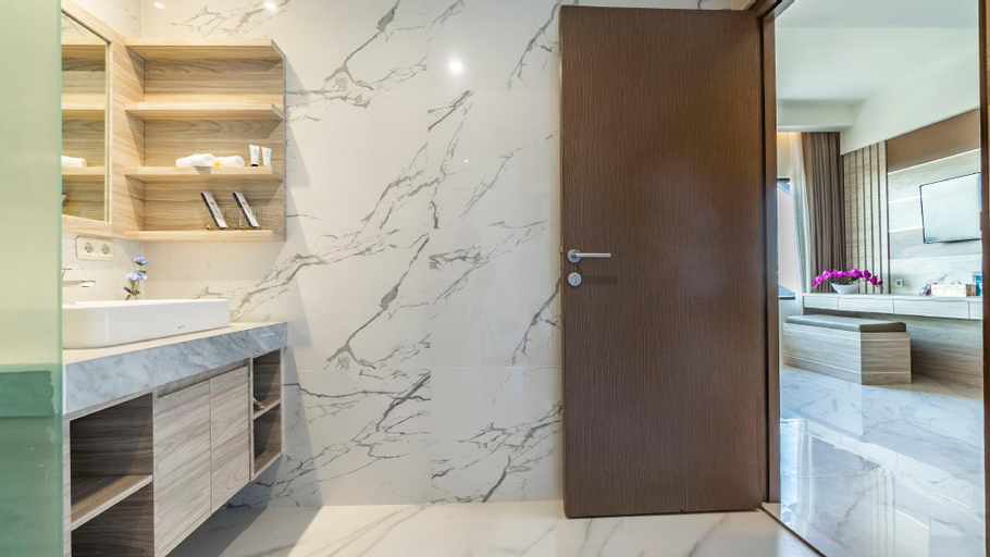 Bathroom 23