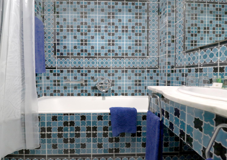 Bathroom 4, El Oumara Hotel, Sidi El Béchir