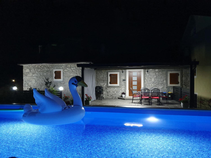 Others 4, Villa Kos, Buzet