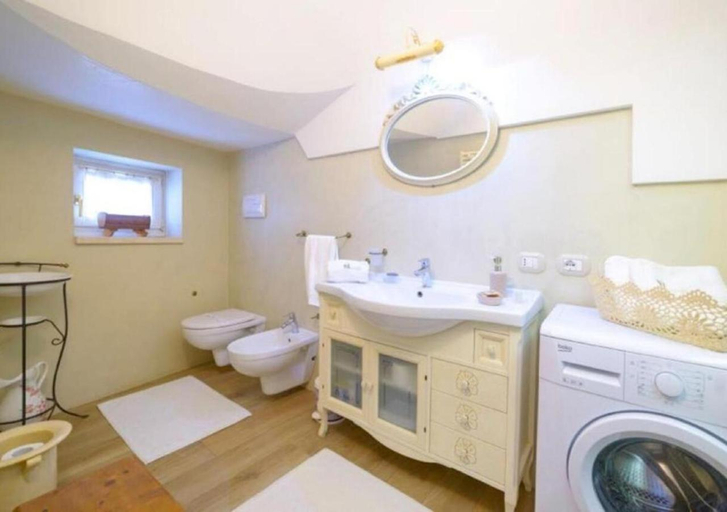 Bathroom 3, Trullo U Selvese - Private Parking, Bari