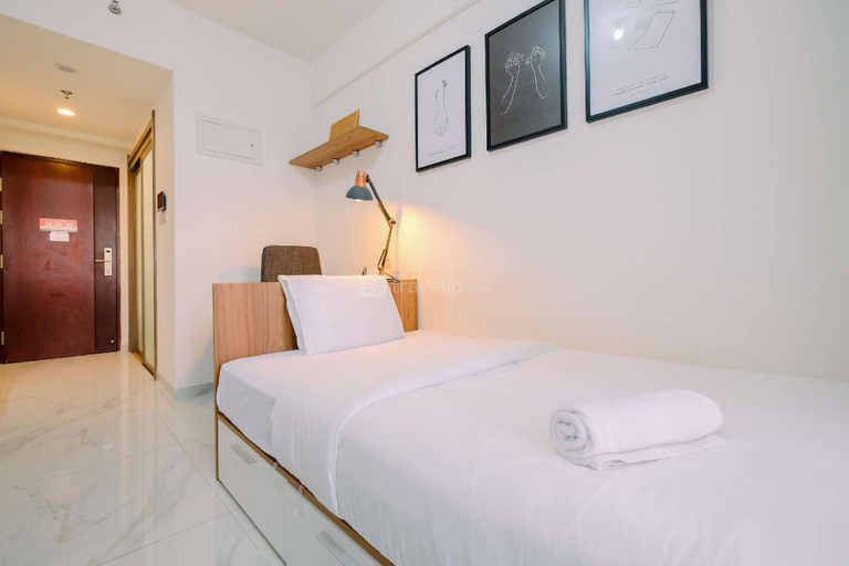 Bedroom, Good and Homey Studio at Sky House BSD By Travelio, Tangerang Selatan