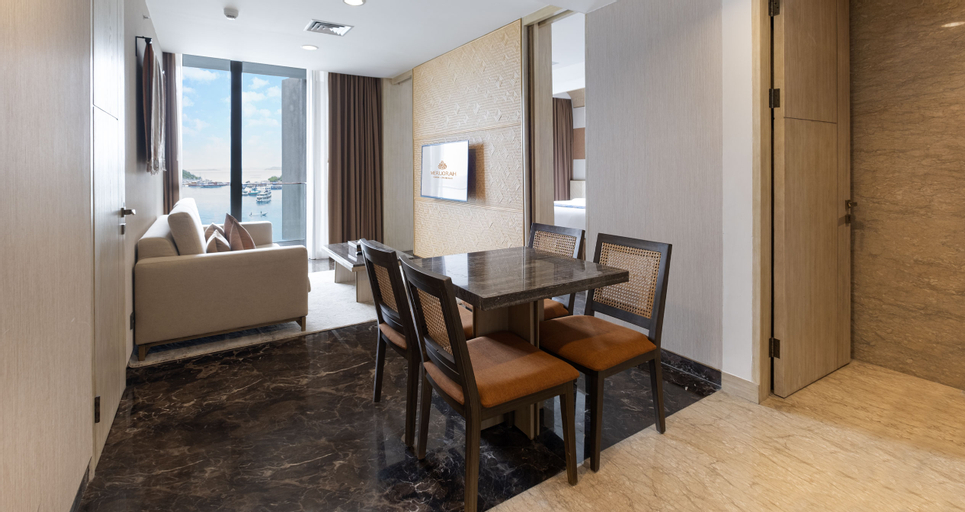 Dining Room 10