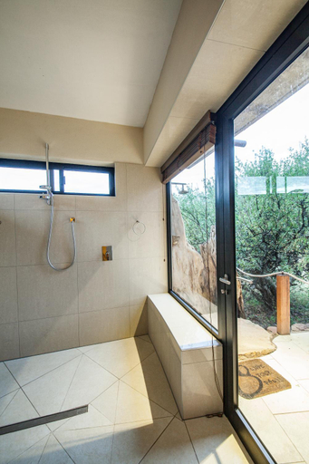 Bathroom 3, Omurenga, Omaruru