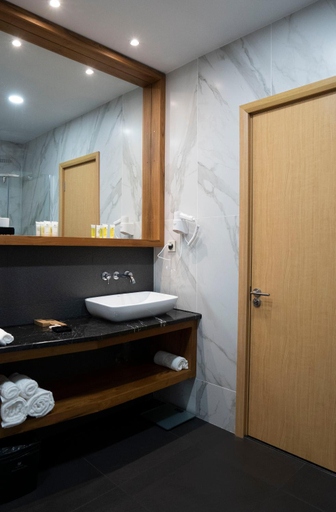 Bathroom 3, Grand opera Hotel, Tskaltubo