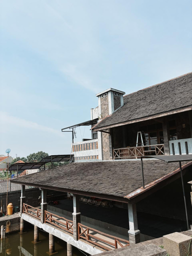 Exterior 8