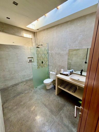 Bathroom 1, Padawatu Villas, Badung