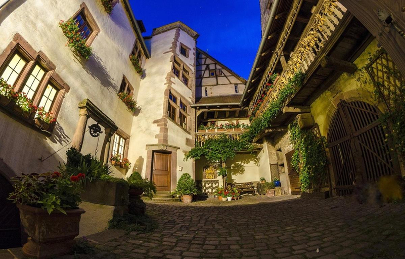 Exterior & Views